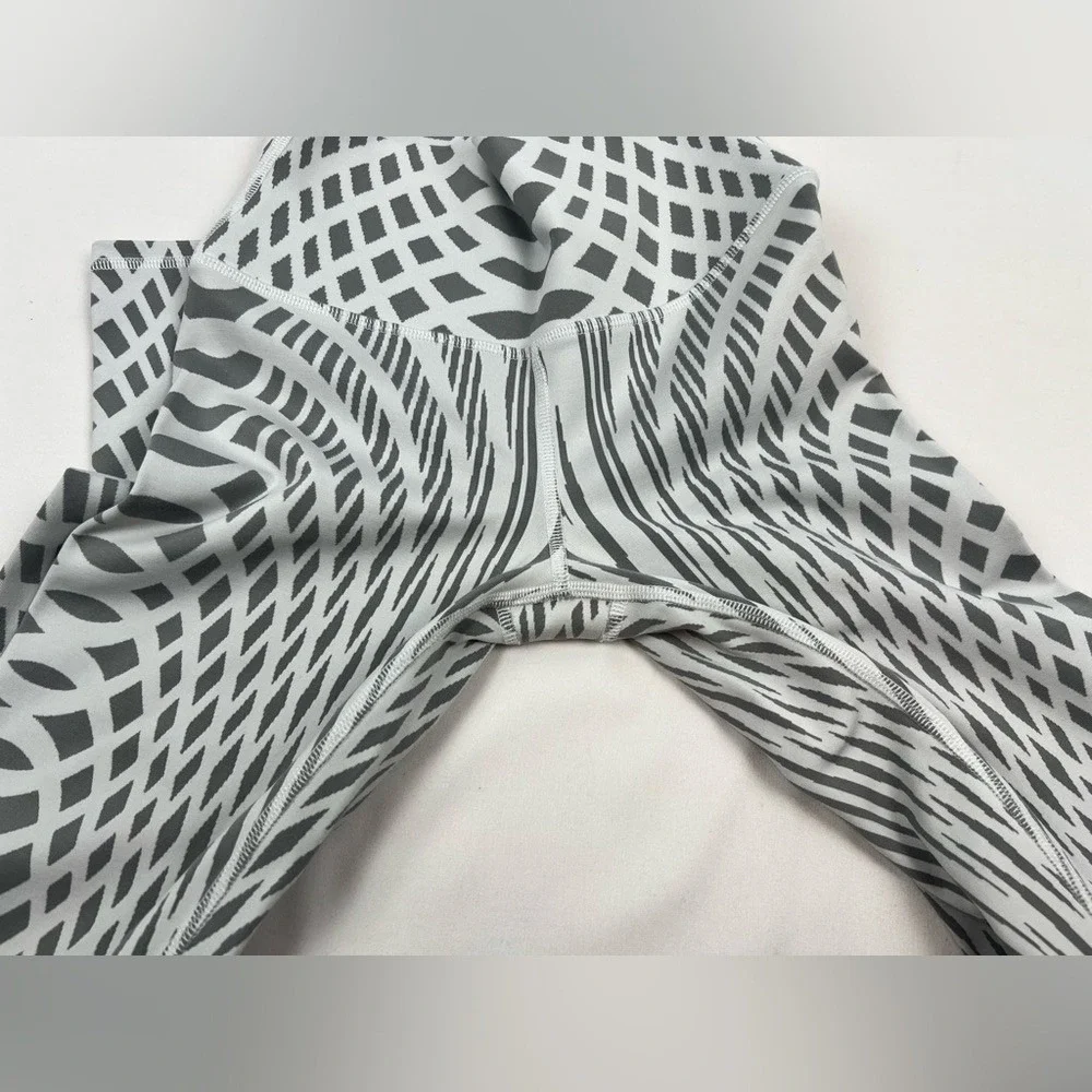 Alo Yoga High Waist Airbrush Leggings Grey White Optical Illusion Geometric 28in